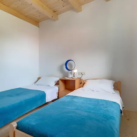 Cozy Analia Near Beautiful Apartment Nerezine